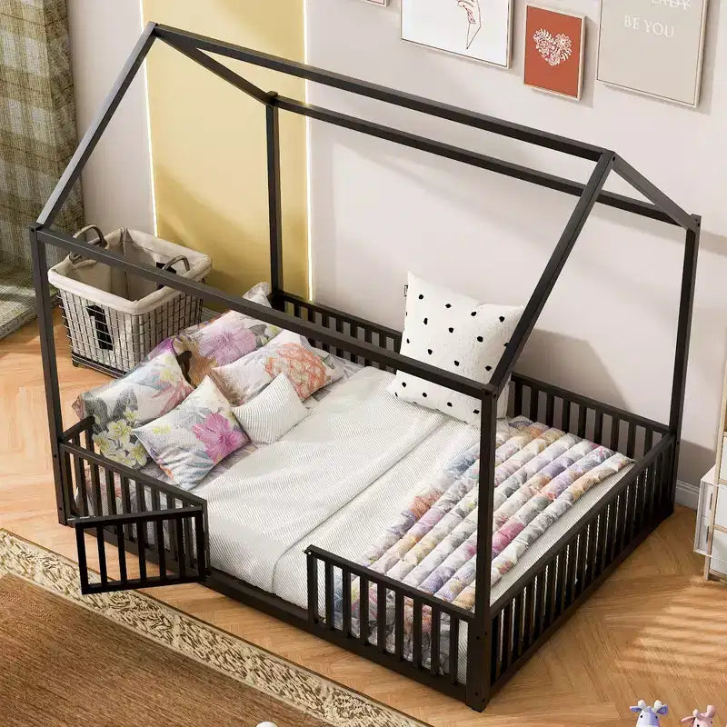 Lit cabane Whisen au design élégant avec cadre en métal, barrière et porte