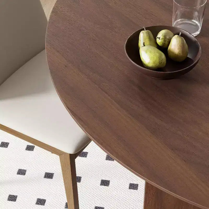 Table à manger ronde PexFix 42 x 42 en bois massif avec finition noyer et pieds arqués élégants pour salles à manger et cuisines modernes