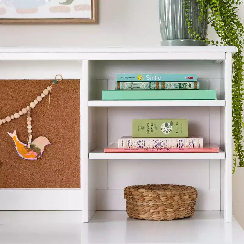 Bureau, huche et chaise pour enfants Guidecraft Avery - Blanc : Bureau d'ordinateur en bois pour enfants avec étagères de rangement et tiroirs, table d'étude et chaise pour filles