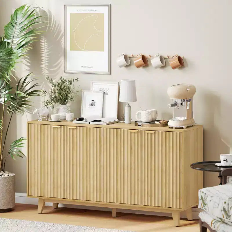 Buffet de salle à manger cannelé, buffet de bar à café de 55" avec 4 portes, 2 étagères réglables, 5 pieds en bois