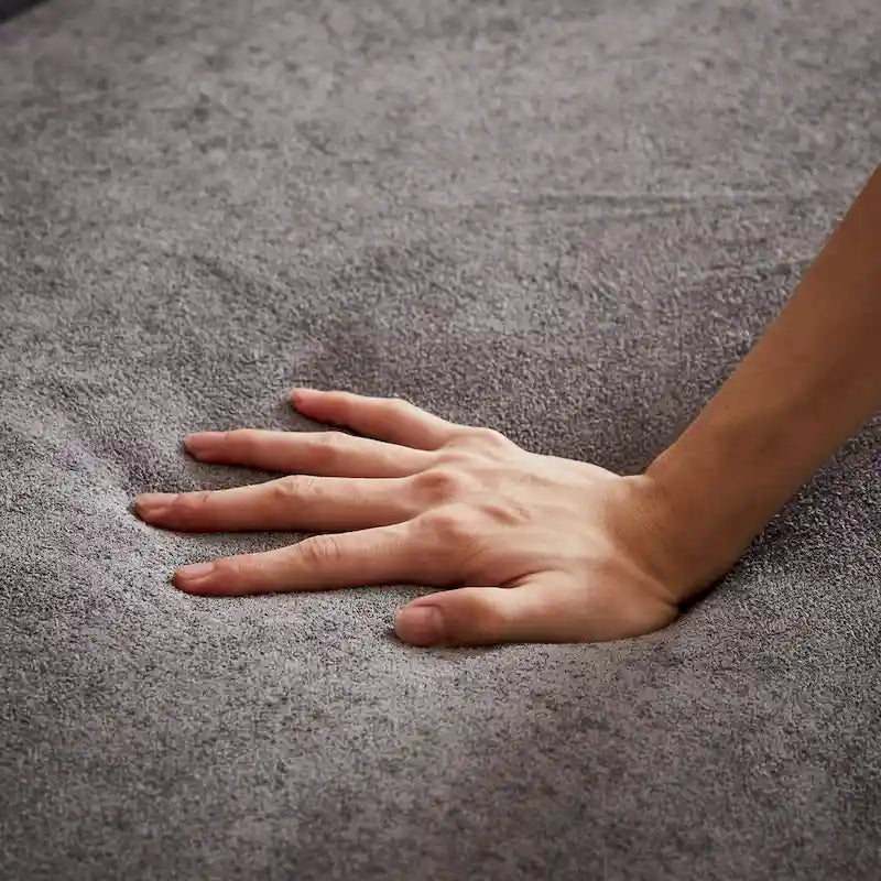 Canapé 3 places capitonné en chenille gris 61,5 avec accoudoirs cloutés couleur cuivre, 2 coussins