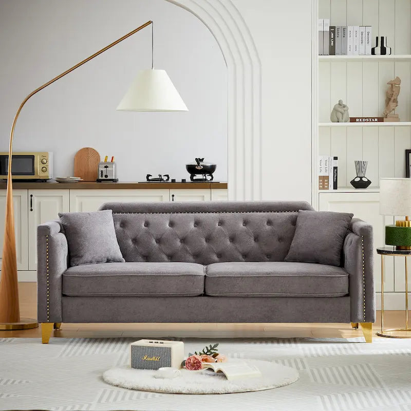Canapé 3 places capitonné en chenille gris 61,5 avec accoudoirs cloutés couleur cuivre, 2 coussins