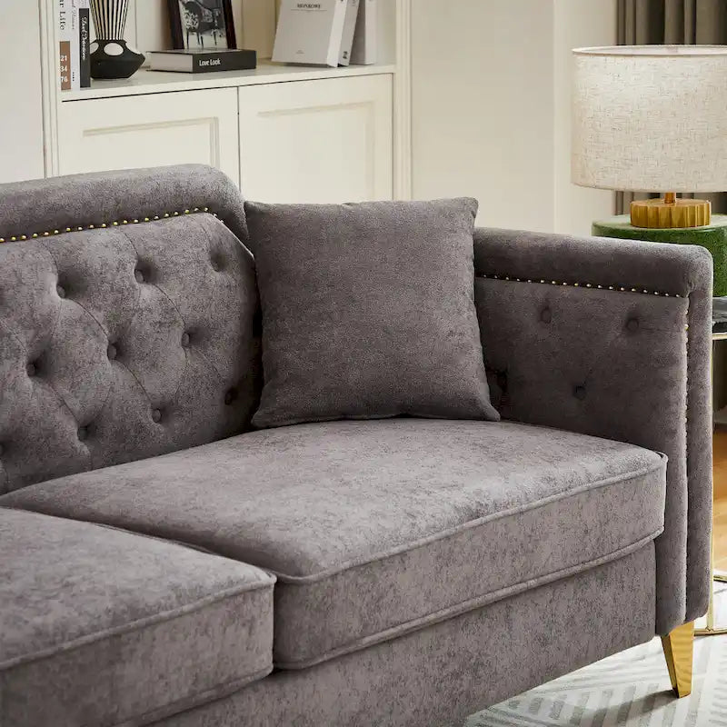 Canapé 3 places capitonné en chenille gris 61,5 avec accoudoirs cloutés couleur cuivre, 2 coussins