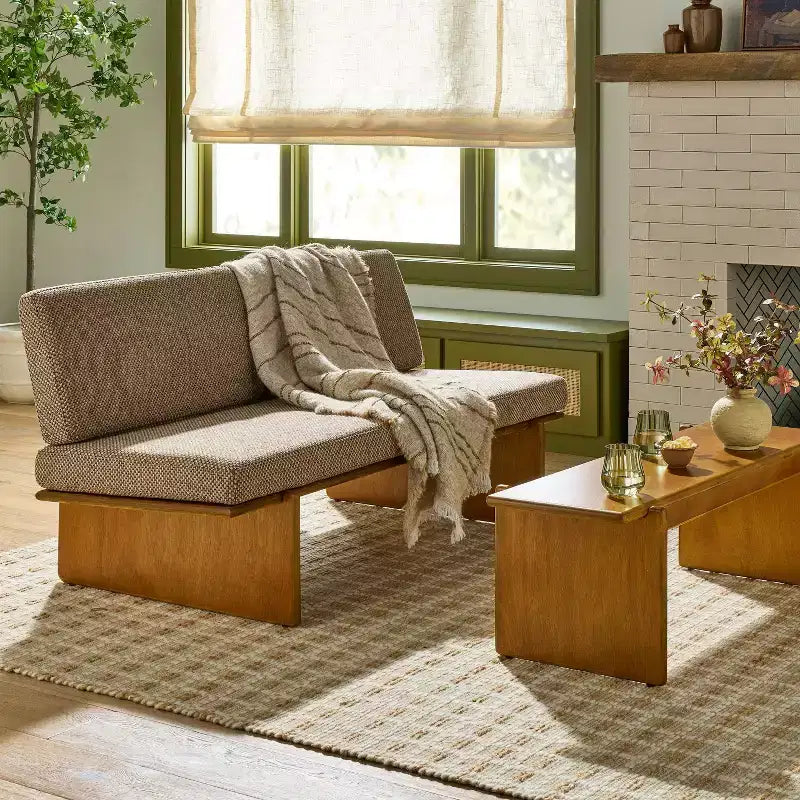 Banc mi-siècle rembourré en tissu texturé Mushroom Weave avec dossier - Hearth & Hand™ avec Magnolia