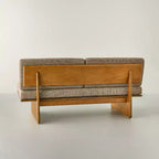 Banc mi-siècle rembourré en tissu texturé Mushroom Weave avec dossier - Hearth & Hand™ avec Magnolia