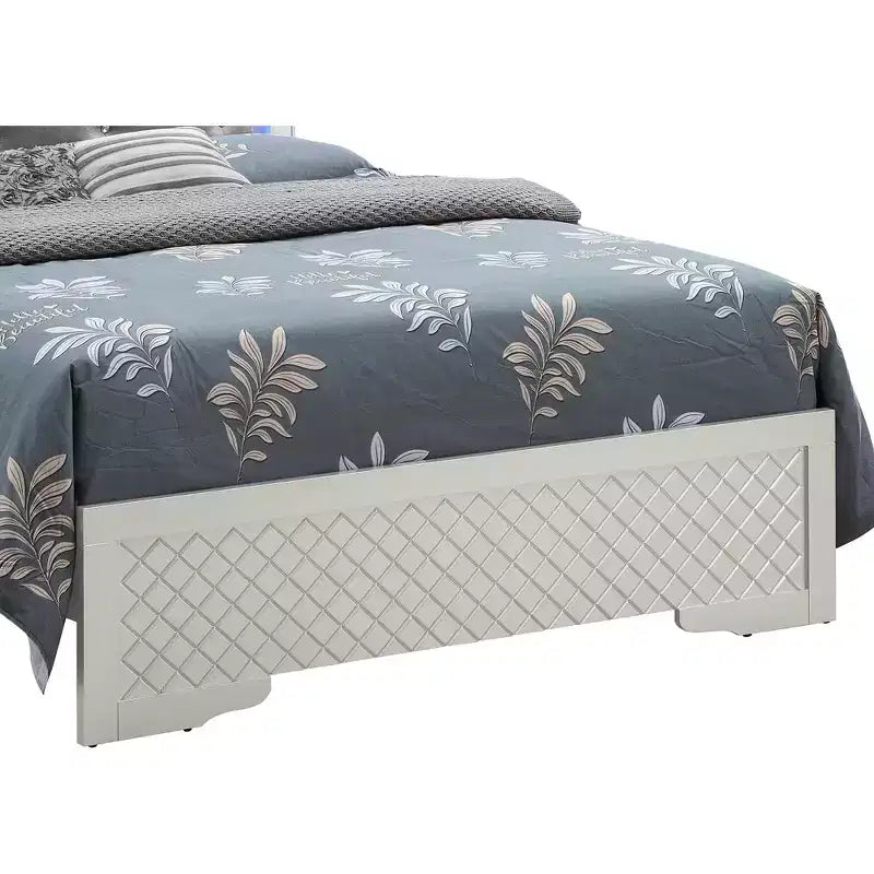 Lits panneaux Passion Furniture Verona et Queen