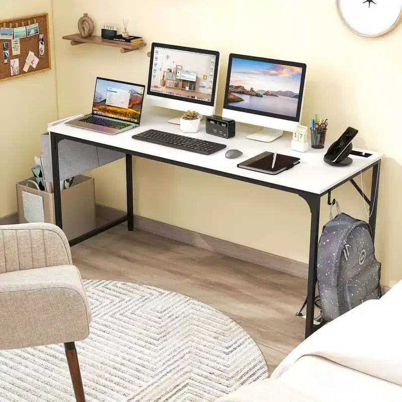 Costway Bureau d'ordinateur moderne 60 pouces avec station de charge, sac de rangement et crochet pour casque, blanc