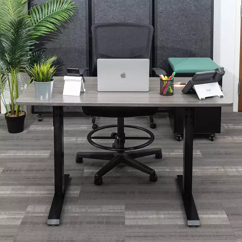 Bureau debout compact électrique programmable à deux niveaux Stand Up Desk Store (cadre blanc/plateau bouleau, 122 cm de large)