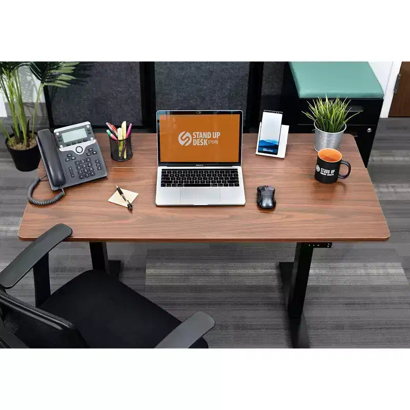 Bureau debout compact électrique programmable à deux niveaux Stand Up Desk Store (cadre blanc/plateau bouleau, 122 cm de large)